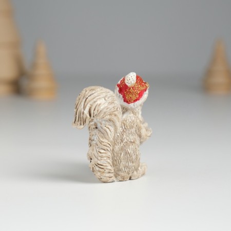 Polystone souvenir "Squirrel in red cap" mix 5x7.7x4.5 cm-4