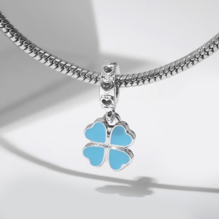 Clover suspension, blue color in silver
