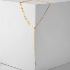 The necklace 