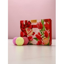 A set of bath bombs 