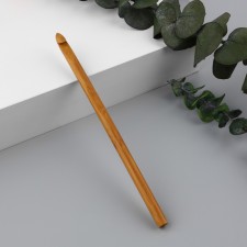 Knitting hook, bamboo, d = 7 mm, 15 cm