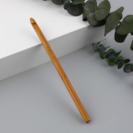 Knitting hook, bamboo, d = 7 mm, 15 cm