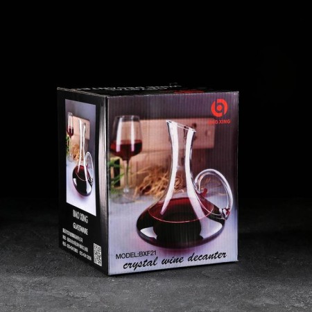 Glass decanter with a Merlo handle, 1.9 liters-3