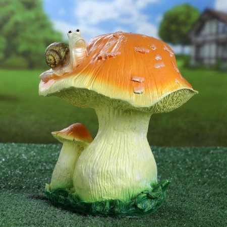 Garden figure "Mushroom with snail" medium 22x20x25cm