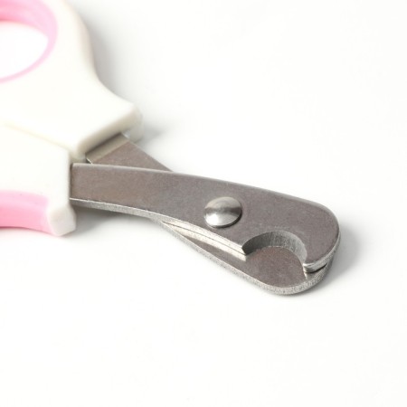 Middle scissors are medium with an emphasis for a finger, white with pink-1