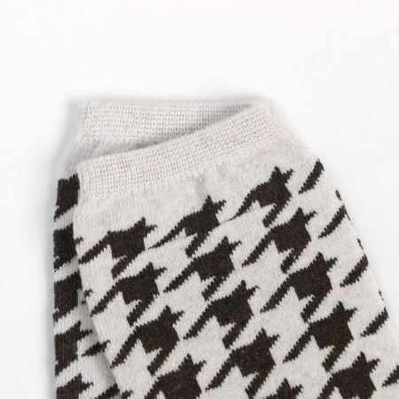 Women's socks "Goose foot", beige/brown color, size 25-2
