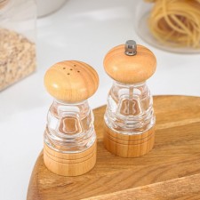 A set of mills for salt and pepper of the share, 2 items: 9.5 × 5 cm, 10 × 5 cm