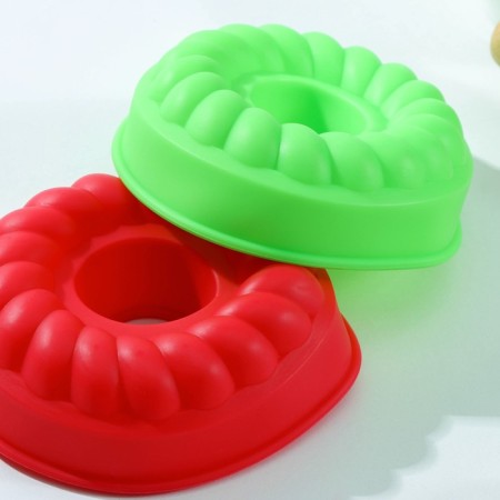 Silicone form for baking "German cupcake. Pigtail ", d = 11 cm, color mix-3