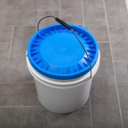 A bucket with a sealed lid, 20 l, white color-1