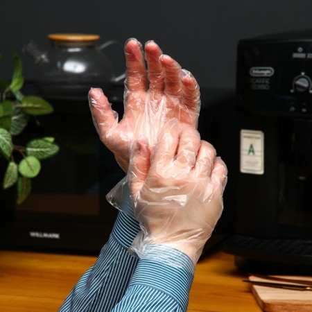 Disposable gloves are plastic, in packaging 100 pcs-2