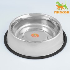 A bowl with a non -slip base, 2.4 liters