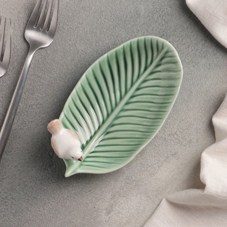 Ceramic serving "Bird on a leaf", 15.5 × 8.5 cm, green color-1