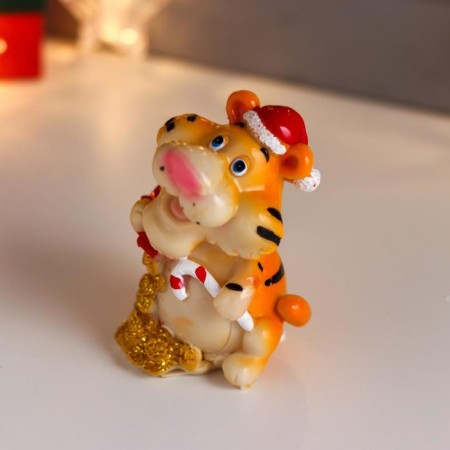 Piglite Polystone "Red Tigerick in a New Year's cap with gold in a bag" MIX 11x7x8.5 cm-2