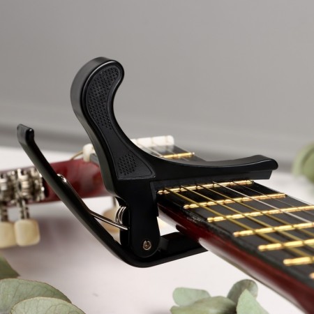 Capodastr for Music Life guitar is black
