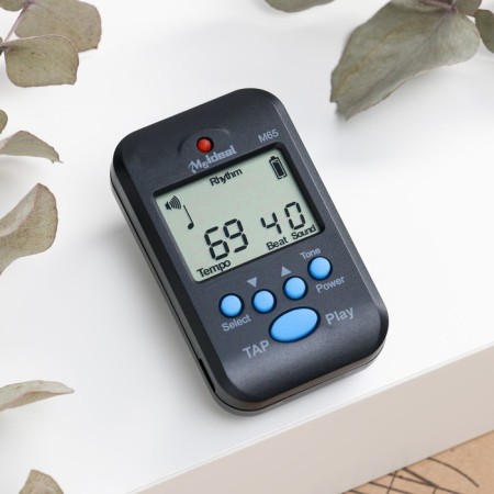 Metron for configuring musical instruments, universal, with a battery
