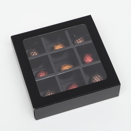 Cardboard box with a shell under 9 sweets, black, 13.7 x 13.7 x 3.5 cm