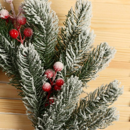 New Year's wreath d- 33 cm "Cozy fairy tale" branches in the snow berries-1