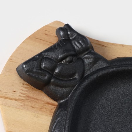 Cast -iron frying pan "Cow", 30 × 18 cm, on a wooden stand mix-3