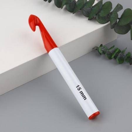 Knitting hook, d = 15 mm, 17 cm, white/red color