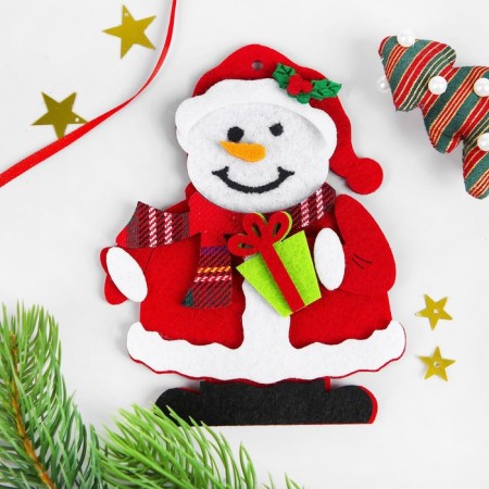 Set for creativity - Create a Christmas tree decoration from a felt "Snowman with a gift"
