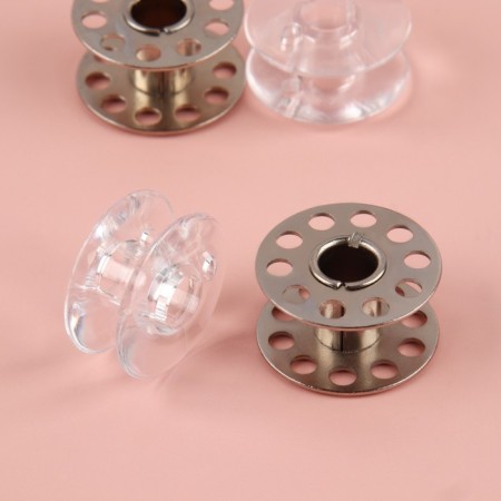 Set for household sewing machines: 4 bobbins, 5 needles 70, 80, 90, 100-1