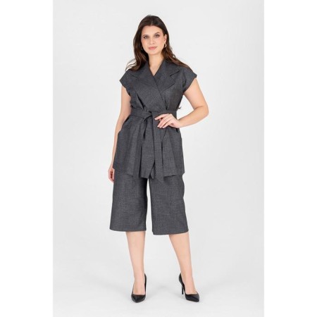 Shorts and a sleeveless jacket female, size 52-4