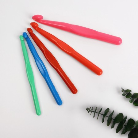 A set of hooks for knitting, d = 8/9/10/12/15 mm, 5 pcs, color colorful color-2