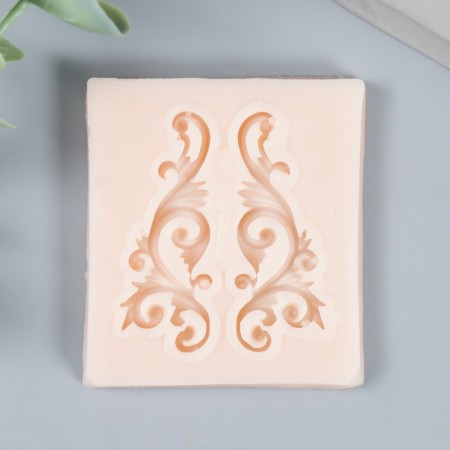 Silicone "monogram" 4.5x1.7 cm mix