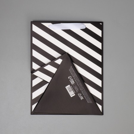 Gift package for flowers is triangular, packaging "Happiness" 23.5 x 30 x 20.5 cm-7