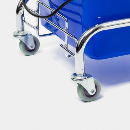 The harvester is simultaneous with vertical and grid, blue bucket 25 liters, chrome frame-1