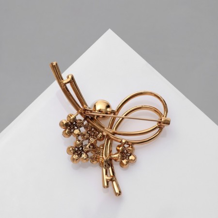Brooch "Cinter" with bead and flowers, white color in gold-1