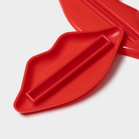 Set of exacerbaters for toothpaste "Lips", 2 pcs, 9.3 × 4.2 cm, red color red-7