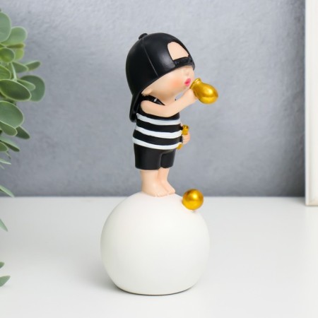 Polystone souvenir "Baby in a black cap, with a gold bubble on the ball" 15x7x7 cm-1