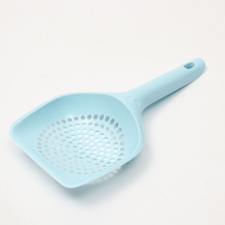 A toilet scoop with a fine mesh, 25 cm x 15.5 cm, blue