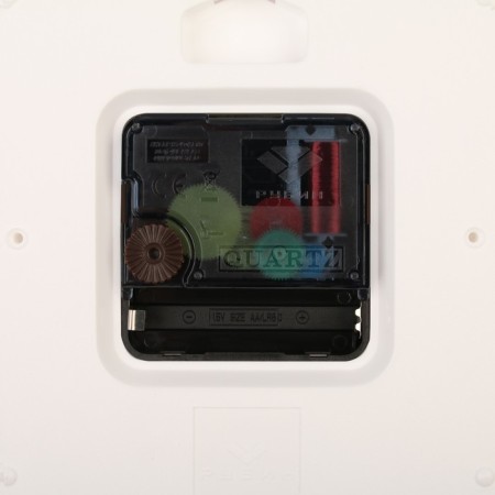 Watching, interior, silent, 22 x 22 cm, white-2