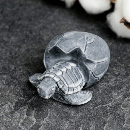 Figure "Birth of a turtle" 3.8cm-4