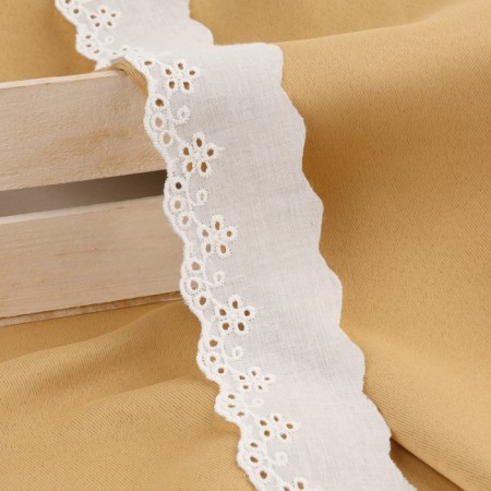 Lace embroidery, 47 mm × 13.7 ± 1 m, white color