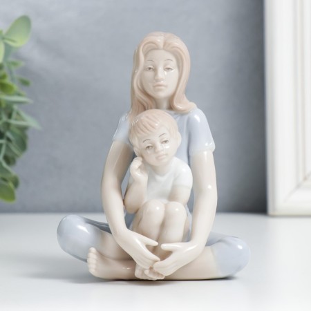 Souvenir Ceramics "Mom with Son" 12x9x7.5 cm