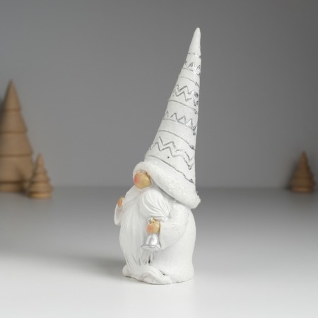 Polystone souvenir "Santa Claus in a cap with patterns with a gift/bell" mix 6x5x16 cm-1