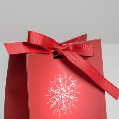 Gift package with the belt "Happy New Year", 13 x 19 x 9 cm, New Year-2