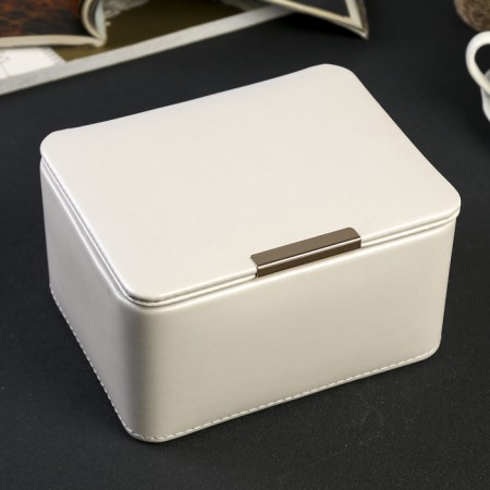 Casket to the leatherette for jewelry "Snow White" 9x16x13 cm