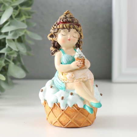 Polystone souvenir "Punislass the carrier with ice cream on Kexika" 7.5x6x11 cm