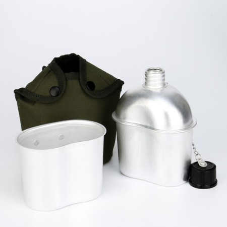 Hiking Flag "Adventure" 0.8l, the color is silver, in the case