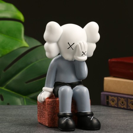Figure "Clown on the chest" 16x10cm gray