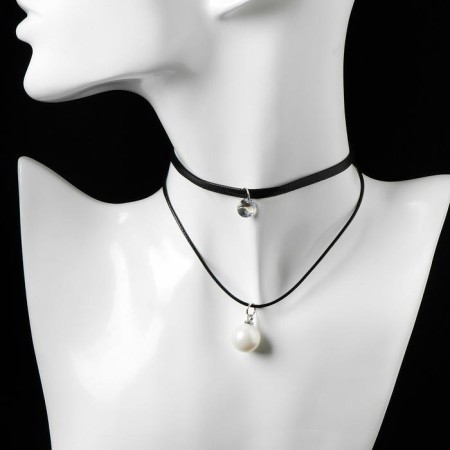 Choker "Two threads" is a large bead, white color in black, l = 39