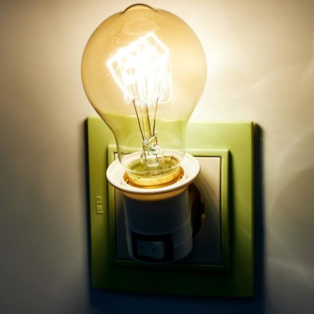 The lamp with a switch in an E27 outlet is 40W white 7x4.5x4.5 cm-6