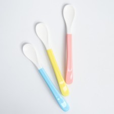 A nursery spoon for feeding, with a soft tip, from 5 months, color mix