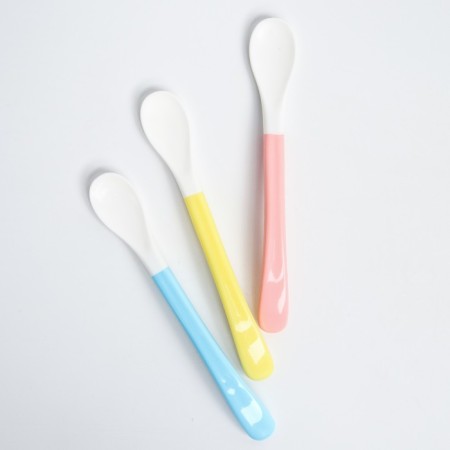 A nursery spoon for feeding, with a soft tip, from 5 months, color mix