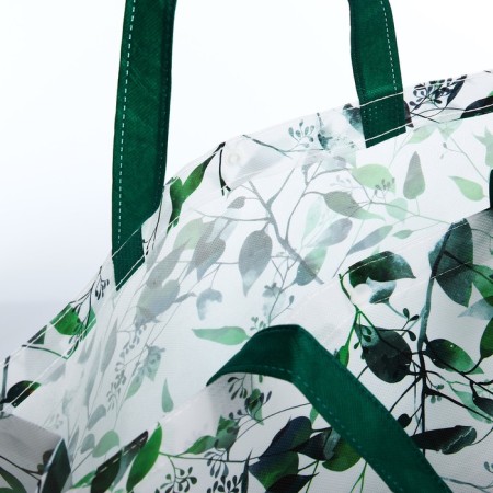 The bag is economic on the button, the color is green-2