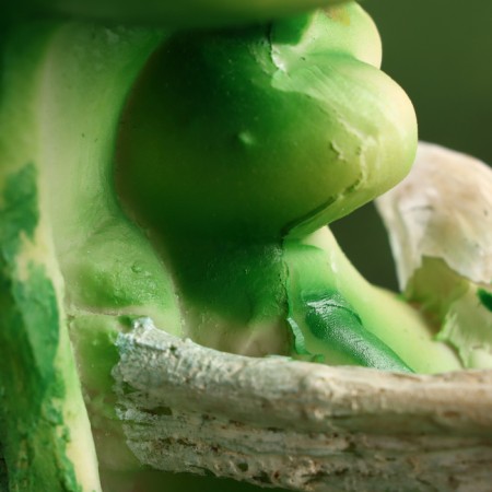 Garden figure "Frog on the bench" 7x13x19cm /// Mix-8